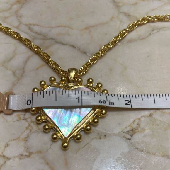 Susan Shaw mother of pearl heart necklace - Picture 5 of 6